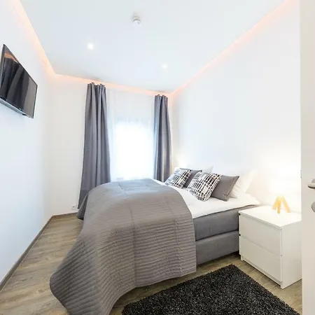 Altstadt Apartment *